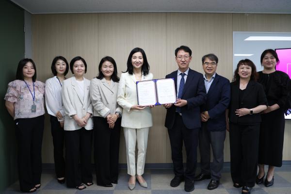 “아동·청소년 디지털 성범죄 예방, 학교에서부터 막는다”

  - 서울시여성가족재단, 서울 서북권(마포·서대문·은평구) 초？중？고 대상 디지털 성범죄 예방 교육 추진을 위해 서울특별시 서부교육지원청과 업무협약 체결